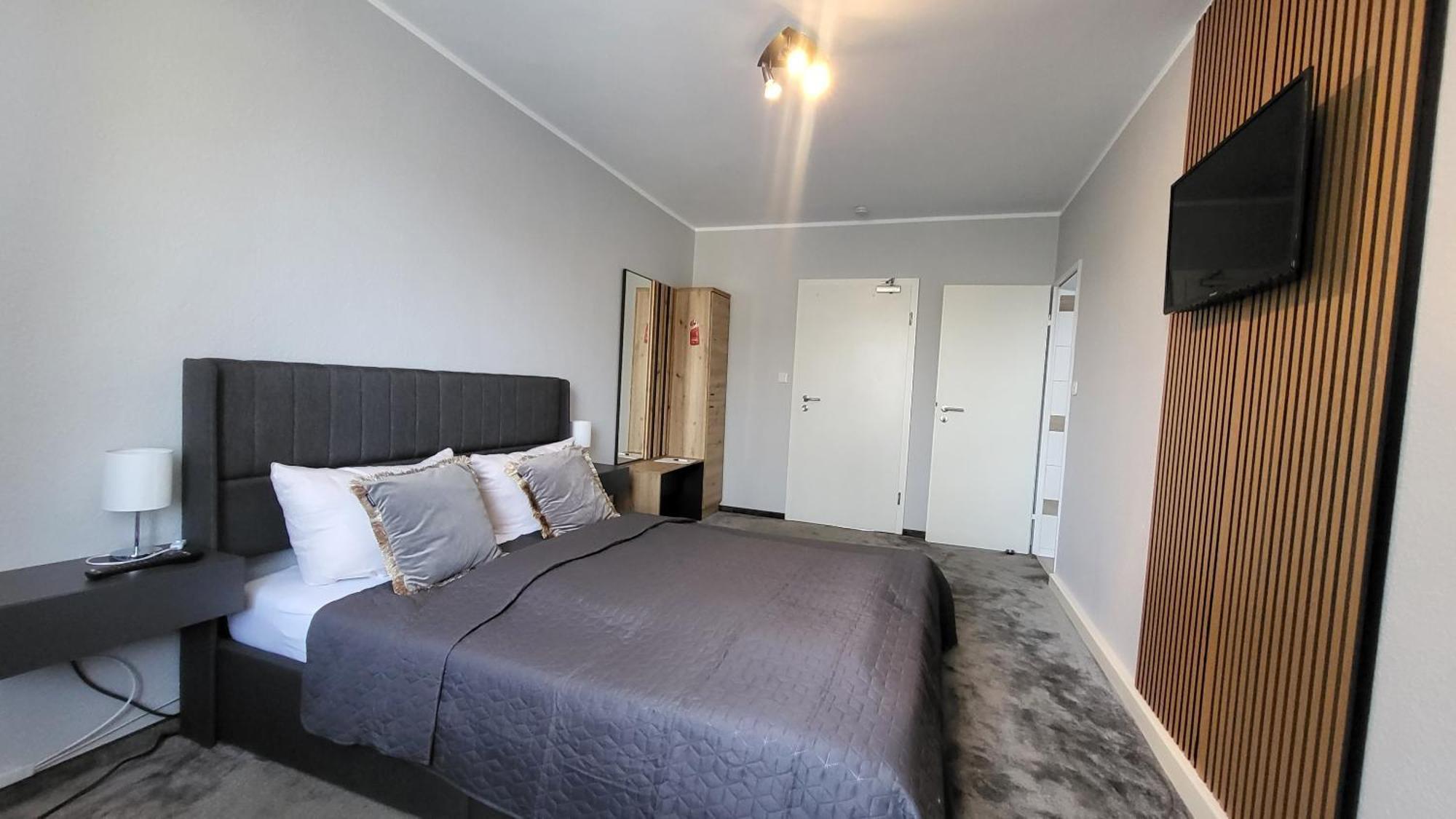 N Hotel Нотулн Стая снимка