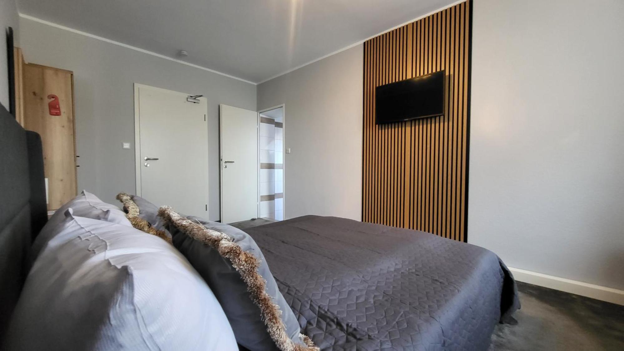 N Hotel Нотулн Стая снимка