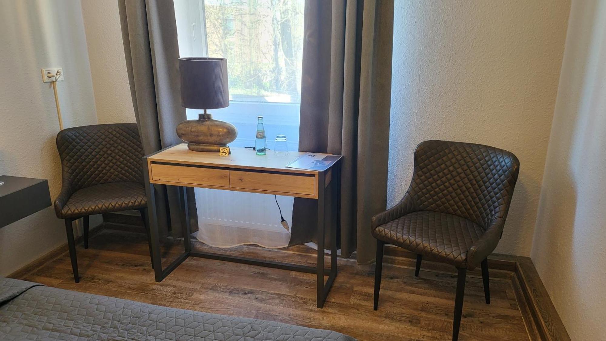 N Hotel Нотулн Стая снимка